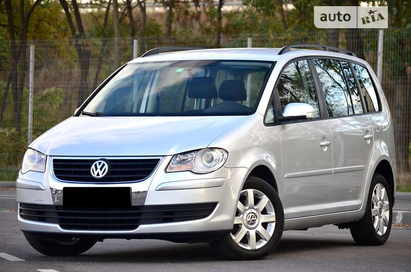 Мінівен Volkswagen Touran 2008 в Дніпрі