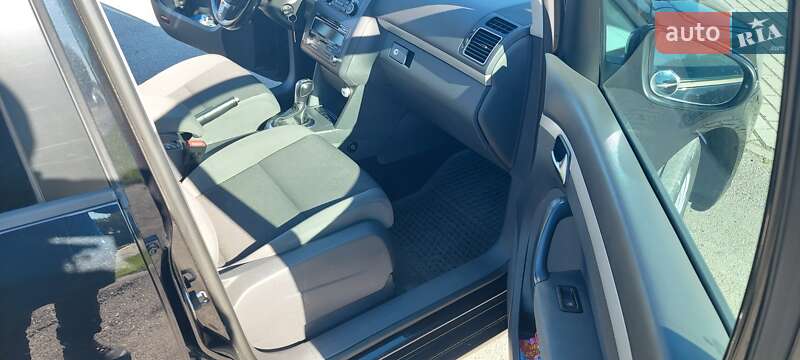 Минивэн Volkswagen Touran 2012 в Львове