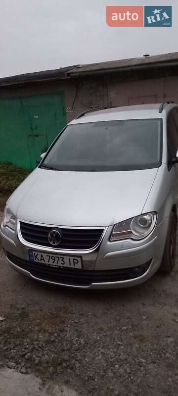 Минивэн Volkswagen Touran 2009 в 