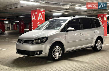 Минивэн Volkswagen Touran 2015 в Киеве