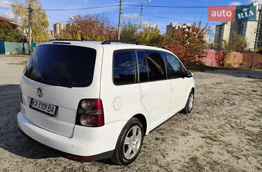 Мінівен Volkswagen Touran 2010 в Києві