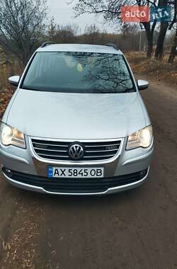 Мінівен Volkswagen Touran 2010 в Харкові