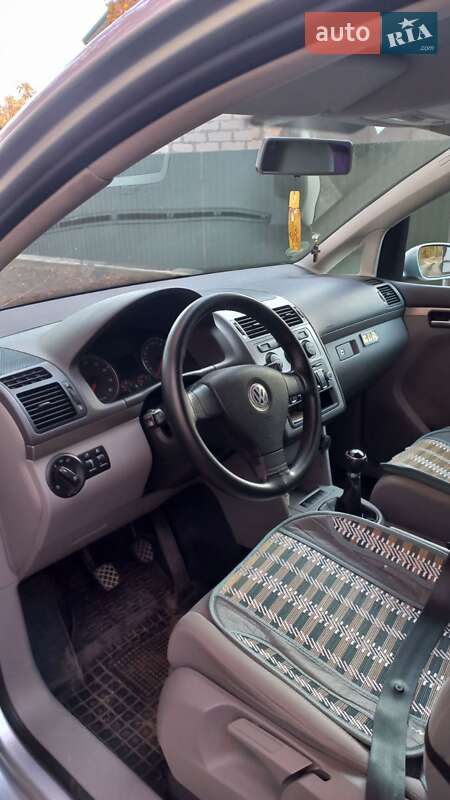 Минивэн Volkswagen Touran 2008 в Новоднестровске