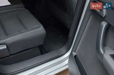 Мінівен Volkswagen Touran 2012 в 