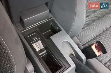 Мінівен Volkswagen Touran 2012 в 