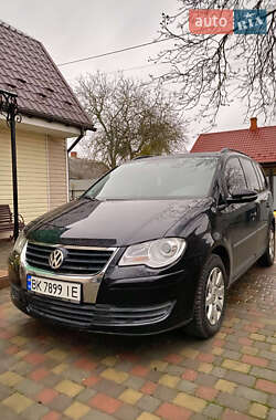 Мінівен Volkswagen Touran 2010 в Дубровиці