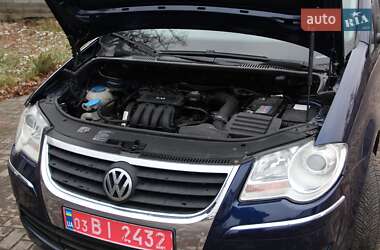 Минивэн Volkswagen Touran 2006 в Сарнах