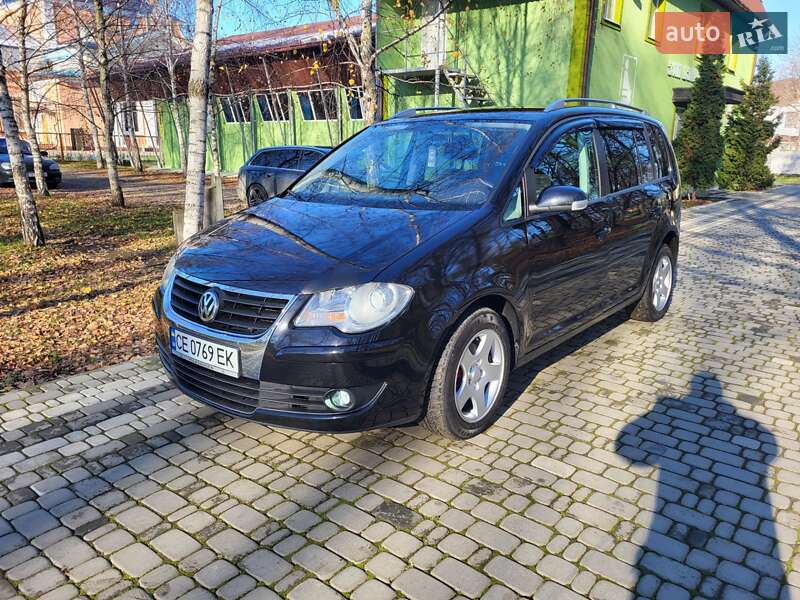 Минивэн Volkswagen Touran 2008 в Новоселице