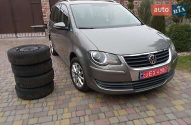 Минивэн Volkswagen Touran 2010 в Кременчуге