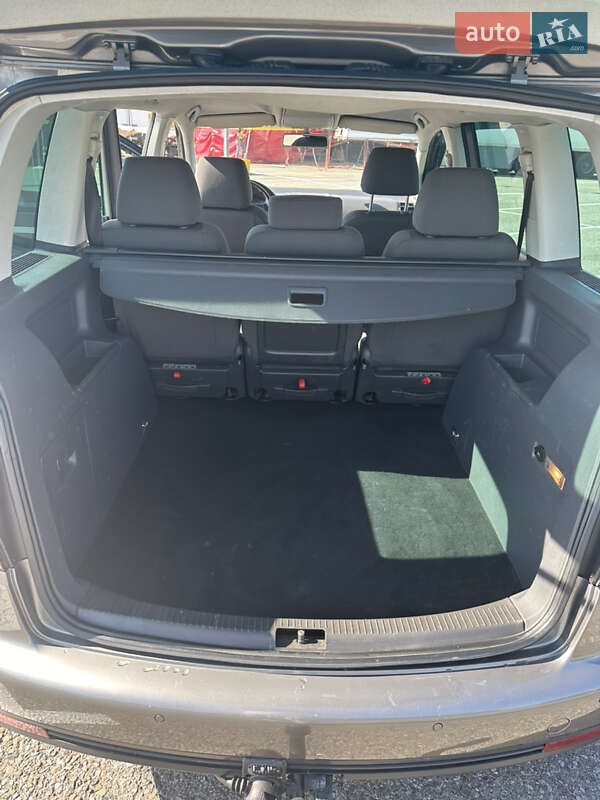 Минивэн Volkswagen Touran 2007 в Черновцах