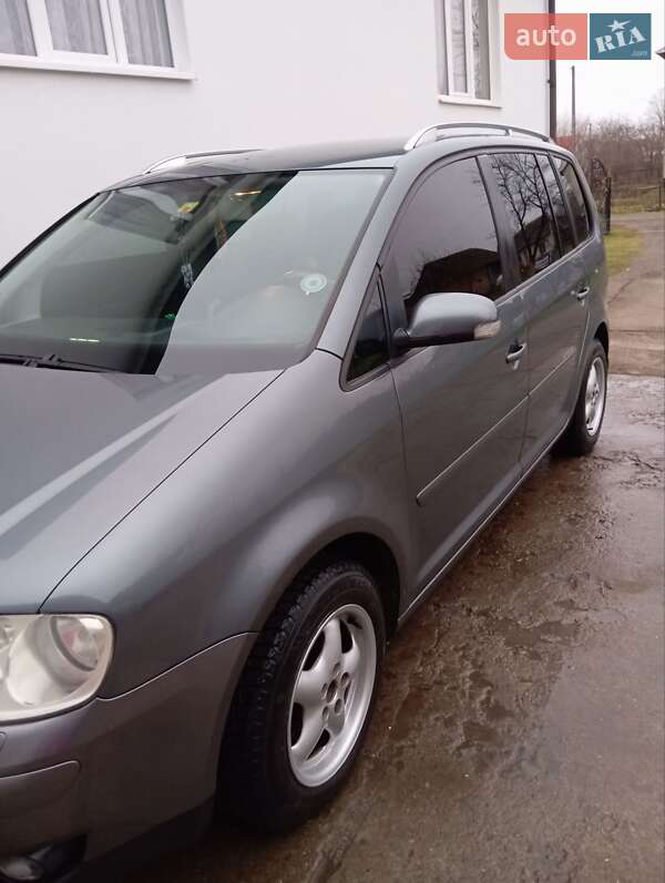 Минивэн Volkswagen Touran 2004 в Самборе