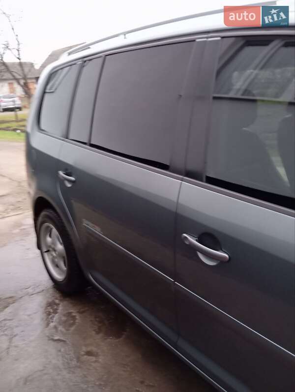 Минивэн Volkswagen Touran 2004 в Самборе