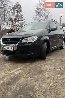 Минивэн Volkswagen Touran 2009 в Вирах