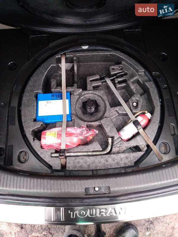 Минивэн Volkswagen Touran 2007 в Гостомеле