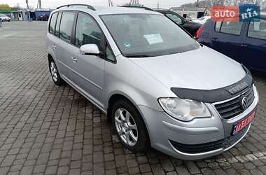 Мінівен Volkswagen Touran 2008 в Чернівцях