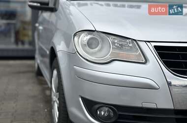 Мінівен Volkswagen Touran 2010 в Чернівцях