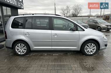 Мінівен Volkswagen Touran 2010 в Чернівцях