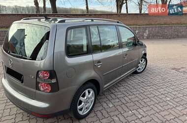 Минивэн Volkswagen Touran 2010 в Виннице