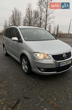 Мінівен Volkswagen Touran 2008 в Звягелі