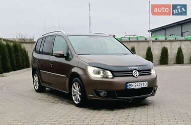 Мінівен Volkswagen Touran 2010 в Сарнах