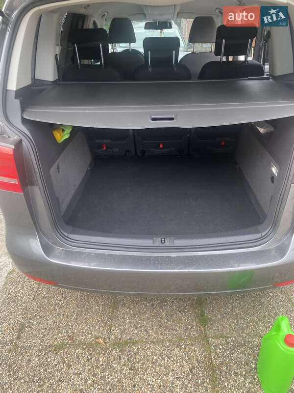 Минивэн Volkswagen Touran 2011 в Новой Ушице