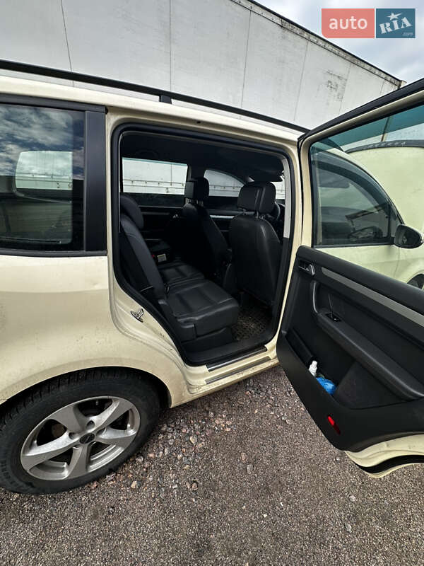 Мінівен Volkswagen Touran 2015 в Черкасах