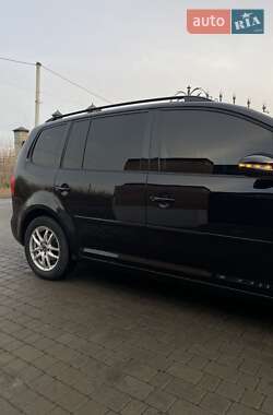 Мінівен Volkswagen Touran 2011 в Нововолинську