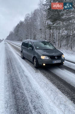 Мінівен Volkswagen Touran 2005 в Ратному