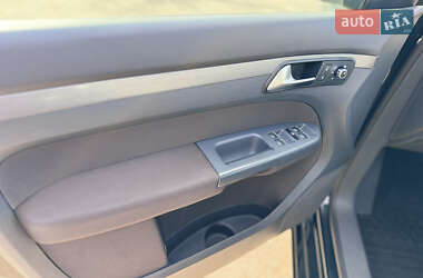 Минивэн Volkswagen Touran 2011 в 