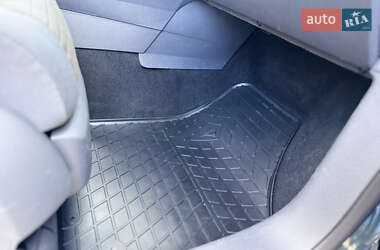 Минивэн Volkswagen Touran 2011 в 