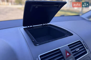 Минивэн Volkswagen Touran 2011 в 
