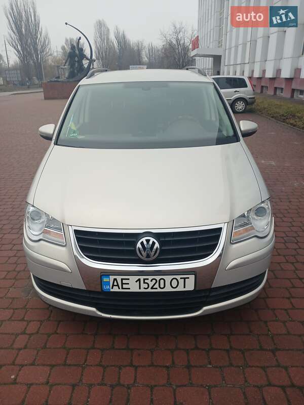 Мінівен Volkswagen Touran 2010 в Кам'янському