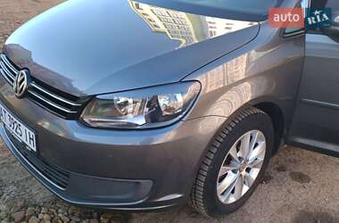 Мінівен Volkswagen Touran 2014 в 