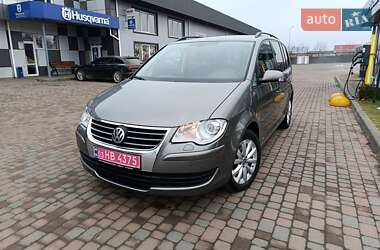 Мінівен Volkswagen Touran 2008 в Сарнах