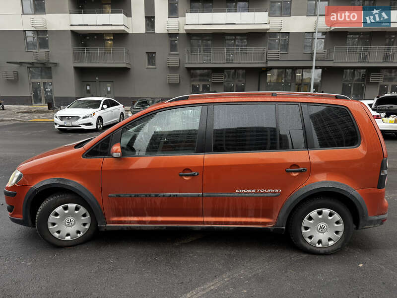 Минивэн Volkswagen Touran 2008 в Киеве