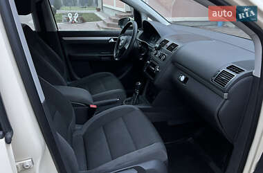 Мінівен Volkswagen Touran 2014 в 