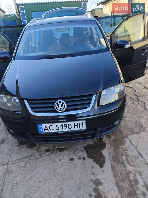 Минивэн Volkswagen Touran 2003 в 