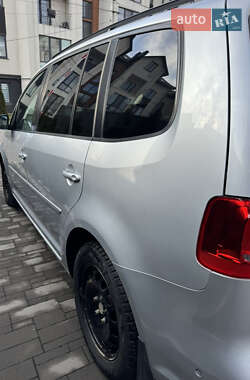 Мінівен Volkswagen Touran 2012 в Чернівцях