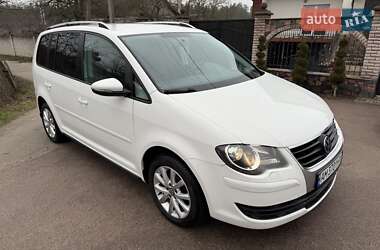 Минивэн Volkswagen Touran 2010 в Житомире