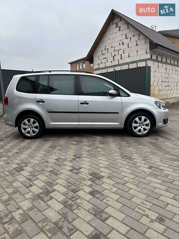 Минивэн Volkswagen Touran 2012 в Ичне