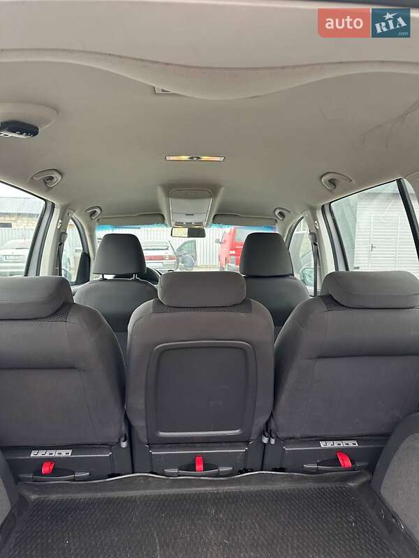 Минивэн Volkswagen Touran 2012 в Ичне