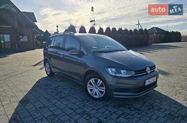 Микровэн Volkswagen Touran 2018 в Стрые