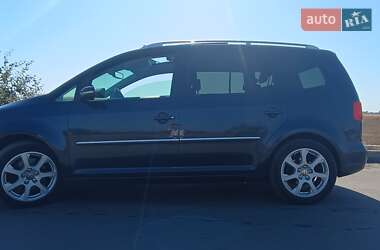 Мінівен Volkswagen Touran 2013 в 