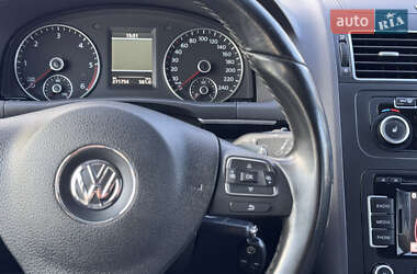 Минивэн Volkswagen Touran 2011 в Сарнах