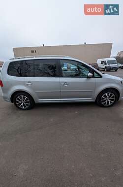 Минивэн Volkswagen Touran 2013 в Корце