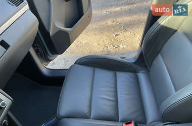 Мінівен Volkswagen Touran 2010 в 