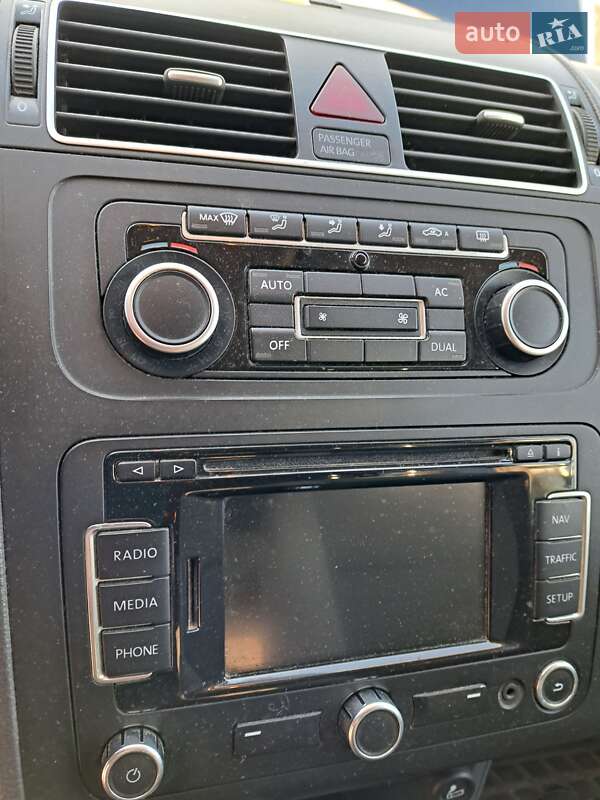 Минивэн Volkswagen Touran 2011 в Нетешине