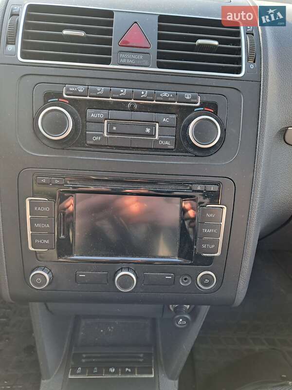 Минивэн Volkswagen Touran 2011 в Нетешине