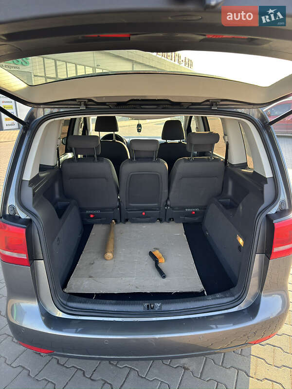 Минивэн Volkswagen Touran 2013 в Нововолынске