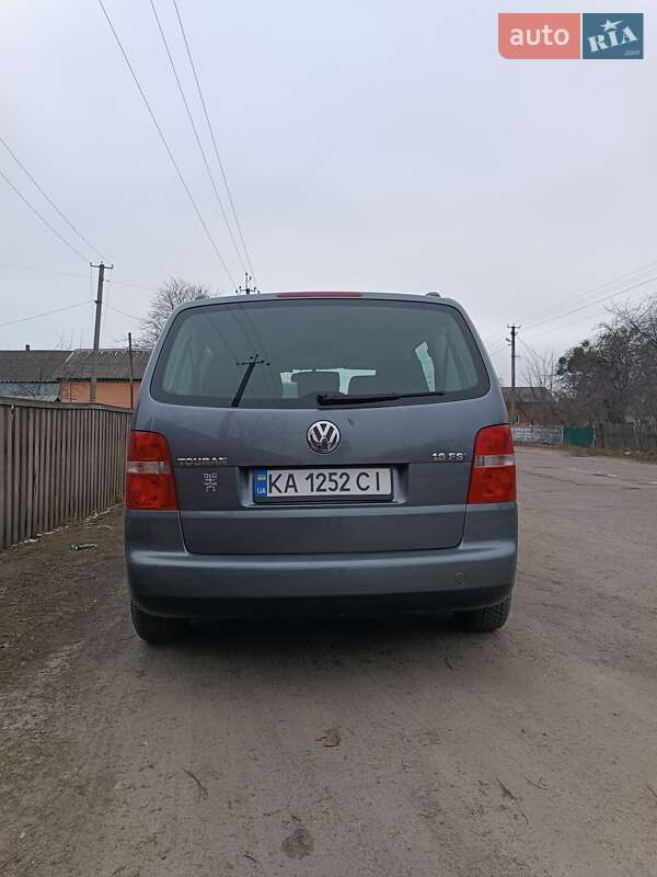 Минивэн Volkswagen Touran 2003 в Коростене